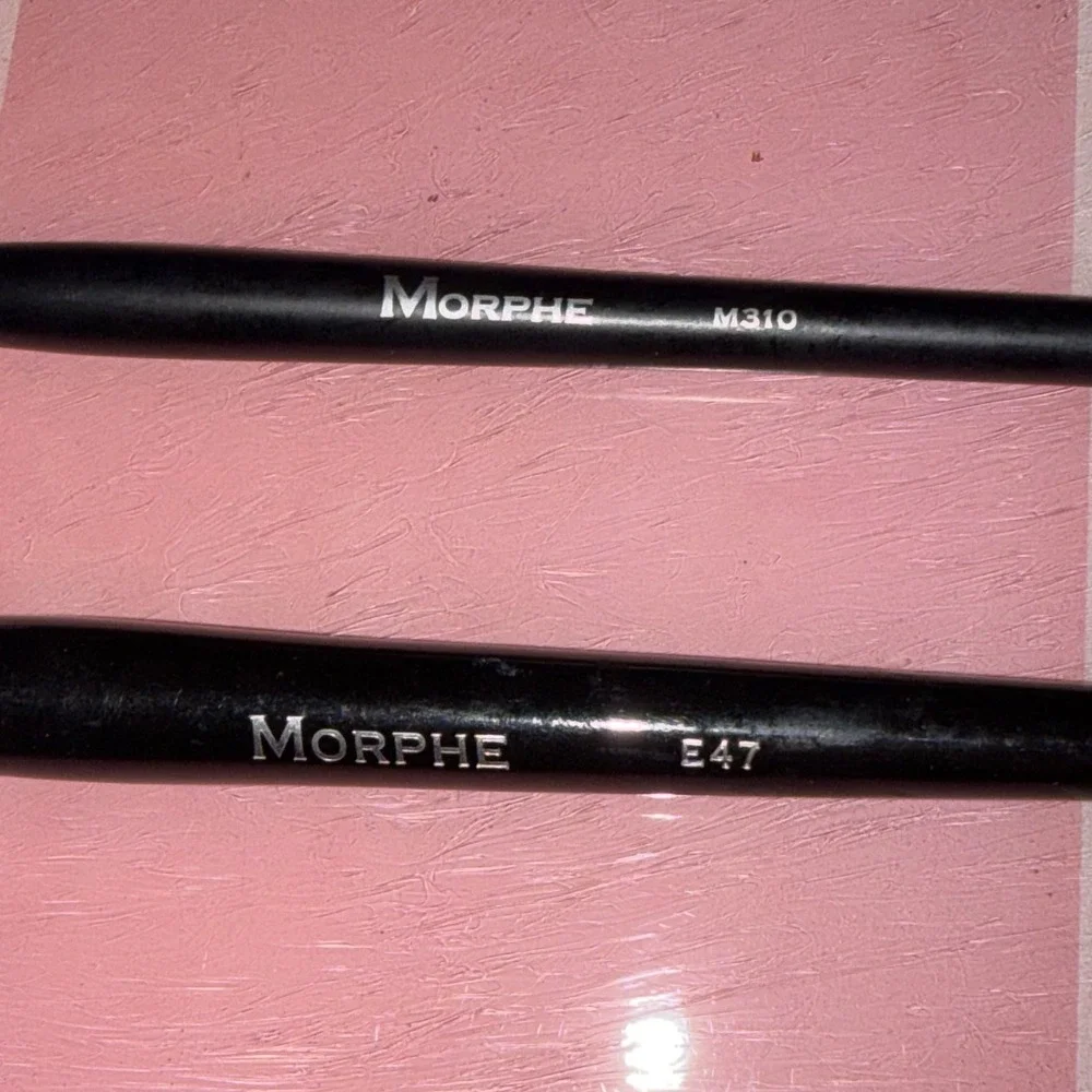 Morphe Makeup Brush Set M310 Large Soft Fan and E47 Small Chisel Detail Black